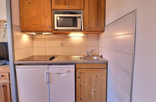 La Perriere Apartment | Comfortable 2 Rooms, Ski-In/Ski-Out, Near Shops