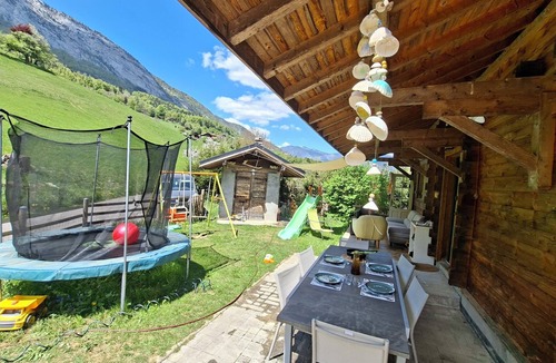 Les Clefs Ski Chalet | Comfortable chalet near resorts and Annecy