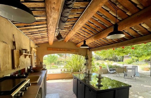 Rognes Villa | Comfortable house with large garden and jacuzzi