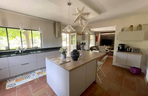 Rognes Villa | Comfortable house with large garden and jacuzzi