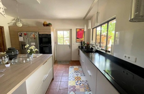 Rognes Villa | Comfortable house with large garden and jacuzzi