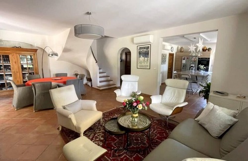 Rognes Villa | Comfortable house with large garden and jacuzzi