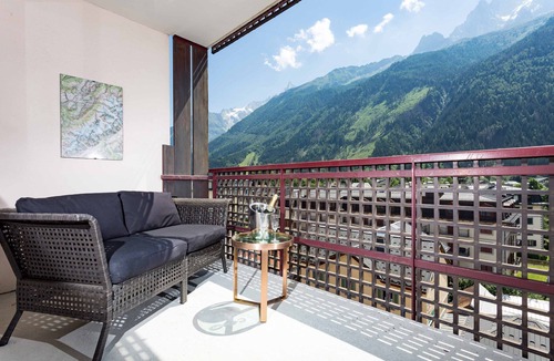Chamonix City Centre Apartment | Concordia apartment - sleeps 8 guests in 3 bedrooms