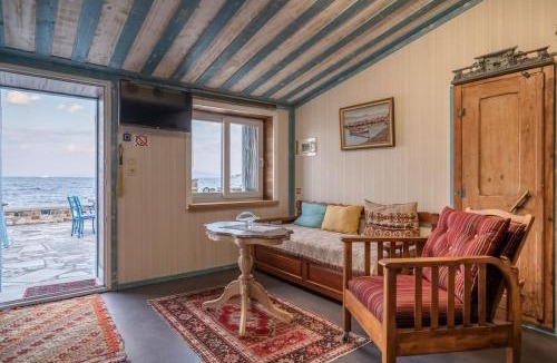 Mytilene Apartment | containerluxury2