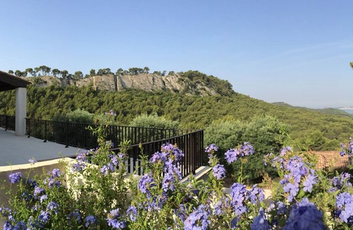 La Cadiere-d'Azur Villa | Contemporary villa, fully air-conditioned, with a stunning panoramic sea view
