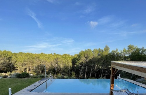 Les 3 Ponts Villa | Contemporary luxury villa.12x6infinity pool. Salt treatment. Pine forest view.