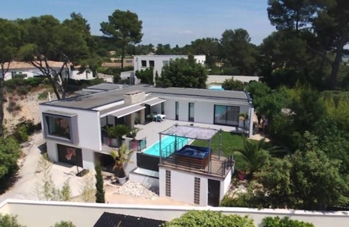 Les 3 Ponts Villa | Contemporary villa 215m2 not overlooked