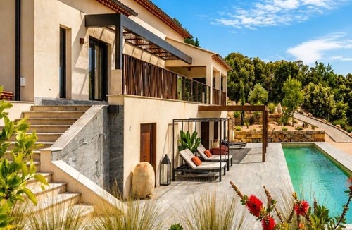 Tourtour House | Contemporary villa in Provence