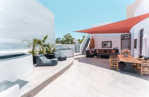 Megalochori Villa | Cooper's Cave house with heated Jacuzzi