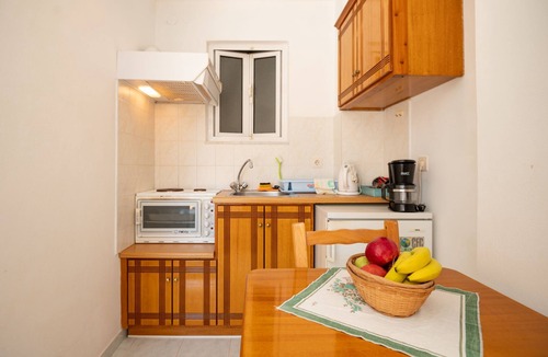 Agios Spyridon Corfu Apartment | Corfu apartment with shared pool near Saint Spyridon beach
