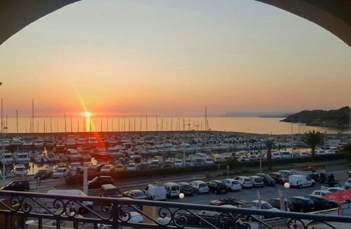 Six-Fours-les-Plages Apartment | Cosy apartment for 6 people with pool, WIFI, TV, terrace and pets allowed
