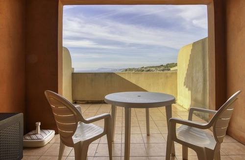 Six-Fours-les-Plages Apartment | Cosy apartment for 6 people with pool, WIFI, TV, terrace and pets allowed