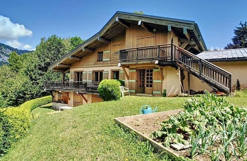 Notre-Dame-de-Bellecombe Apartment | Cosy chalet apartment