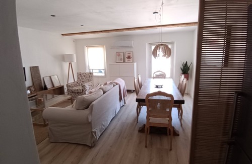 Puget-Ville Apartment | Cosy, spacious air-conditioned apartment with all mod cons