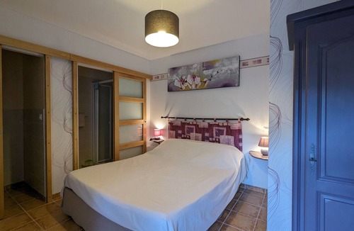 Perassay Bed & Breakfast | Countryside Retreat with Spacious Grounds, Pool Access, and Family-Friendly Amenities