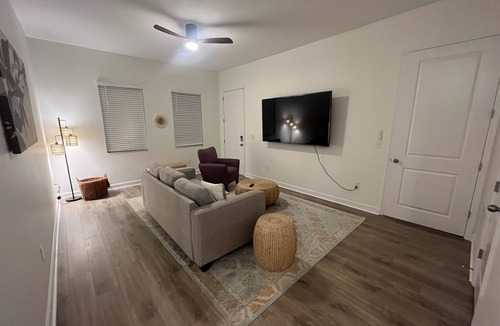 Balm House | Cozy 1BR Suite with Kitchenette