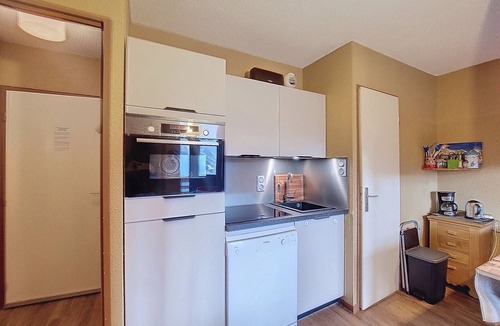 La Rosiere Apartment | Cozy 2-room apartment for 5, close to slopes, south balcony
