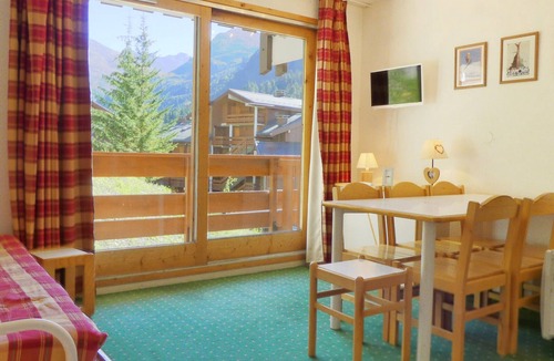 Meribel-Mottaret Apartment | Cozy 2-Room Cabin, Southern Exposure, Ski-in/Ski-out, Pets Allowed