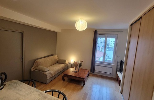 Villette Gare Apartment | Cozy 3-Bedroom Apartment in La Part-Dieu