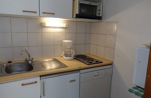 Areches Apartment | Cozy 3BR Apartment for 4-6 with Terrace, Pool Access, and Mountain Views in Arêches-Beaufort