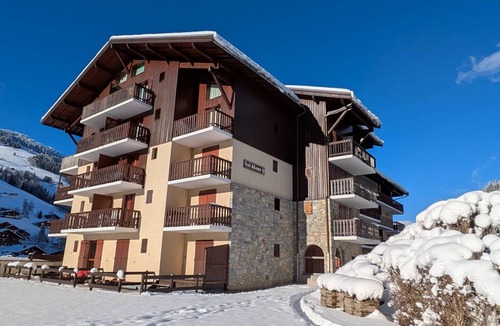Areches Apartment | Cozy 3BR Apartment for 4-6 with Terrace, Pool Access, and Mountain Views in Arêches-Beaufort