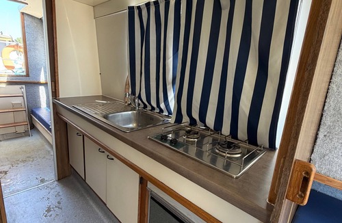 Carnon-Plage Boat Rental | Cozy and unique docked boat - 5 guests