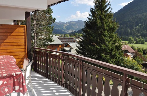 La Chapelle-d'Abondance Apartment | Cozy apartment in La Chapelle-d'Abondance with balcony and parking