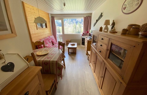 La Chapelle-d'Abondance Apartment | Cozy apartment with balcony and parking, close to slopes