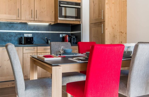 Champagny-en-Vanoise Apartment | Cozy apartment at the foot of the slopes with WIFI, clear view