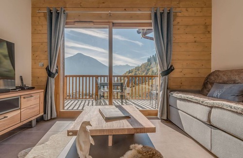 Champagny-en-Vanoise Apartment | Cozy apartment at the foot of the slopes with WIFI, clear view