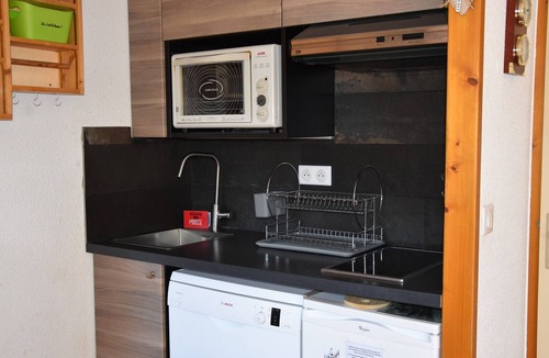 Pralognan-la-Vanoise Apartment | Cozy apartment with large south-facing balcony, 6 pers, central Pralognan