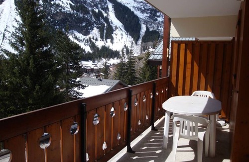 Pralognan-la-Vanoise Apartment | Cozy apartment with large south-facing balcony, 6 pers, central Pralognan
