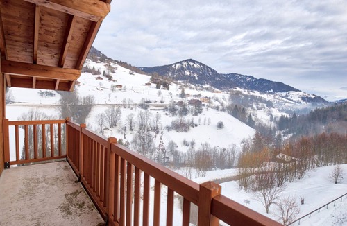 Flumet Apartment | Cozy apartment at the slopes with pool