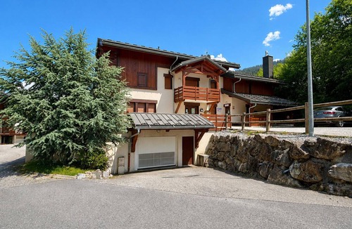 Flumet Apartment | Cozy apartment at the slopes with pool