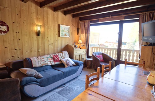 Notre-Dame-de-Bellecombe Apartment | Cozy duplex near slopes with wifi and pet-friendly