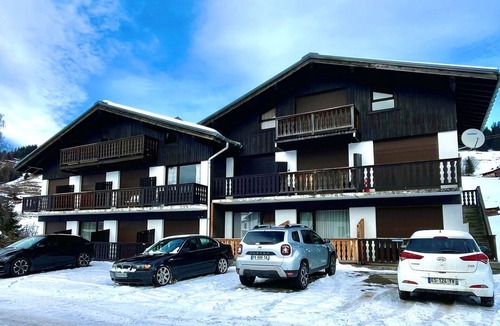 Notre-Dame-de-Bellecombe Apartment | Cozy duplex near slopes with wifi and pet-friendly