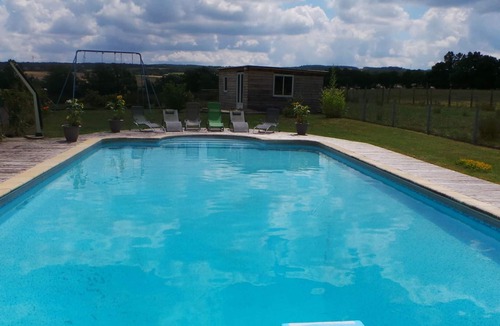 Creuzier-le-Neuf Cottage | Cozy gite with shared pool and pets allowed
