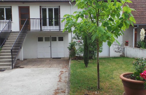 Creuzier-le-Neuf Cottage | Cozy gite with shared pool and pets allowed