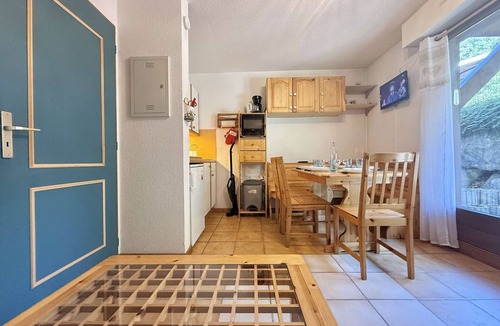 Praz-sur-Arly Apartment | Cozy Ground Floor Studio Cabin in Praz-sur-Arly with Terrace - Sleeps 5