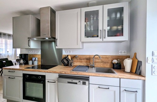 Ardentes Cottage | Cozy Home in Berry: Comfy, Quiet, Family-Friendly, Close to Châteauroux, Parking Included