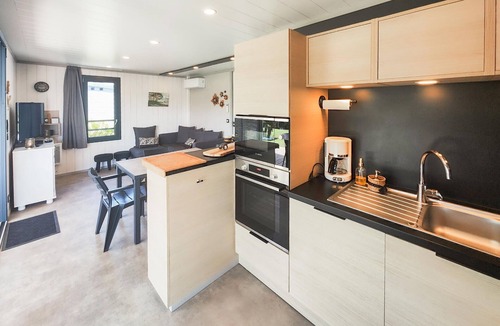 Olonzac House | Cozy home in Olonzac with heated swimming pool