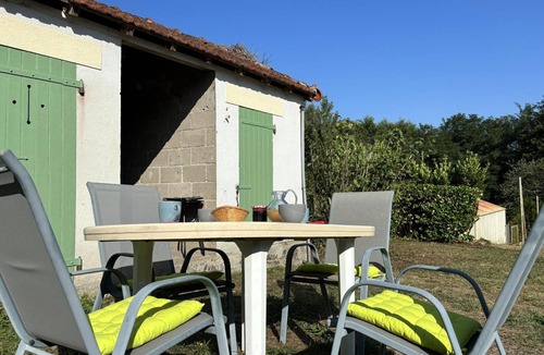 Diou Cottage | Cozy house with garden between canal and Loire