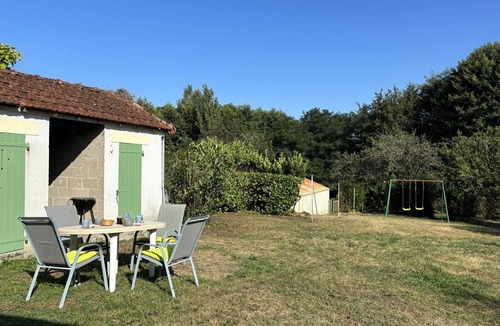 Diou Cottage | Cozy house with garden between canal and Loire