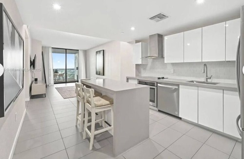 Town Square Condo | Cozy, modern 2-bedroom condo in the heart of downtown Miami -free valet parking.