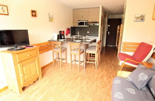 La Salle-les-Alpes Apartment | Cozy Mountain Studio for 4 with Ski-In Access and Seasonal Pool