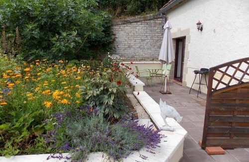 Neuvy Apartment | Cozy rental in Neuvy with garden and pets allowed