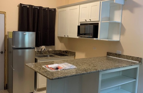Silver Sands Apartment | Cozy, richly furnished Studio apartment in adorable Duncan Bay with AC