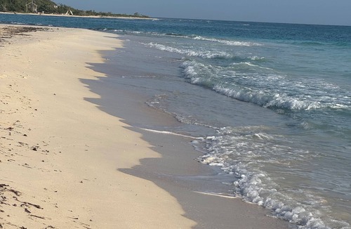 Silver Sands Apartment | Cozy, richly furnished Studio apartment in adorable Duncan Bay with AC