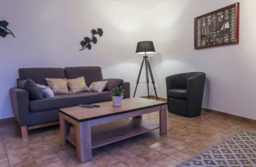 Issoudun Apartment | Cozy & Spacious "Le Saint-Cyr" Apartment – Right in Downtown