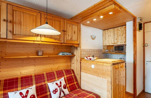 Meribel-Mottaret Apartment | Cozy Studio in Mottaret, 28m², Sleeps 4, Near Pistes, Balcon, Pets Welcome